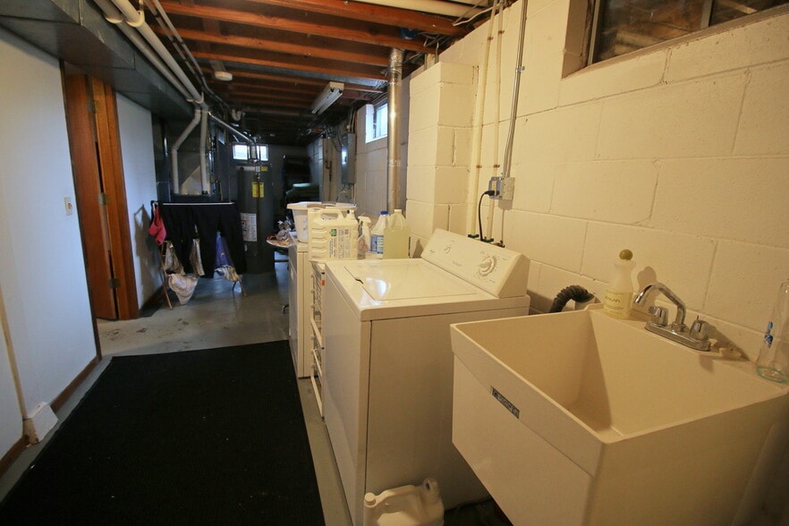 laundry - 1526 Marston Ave