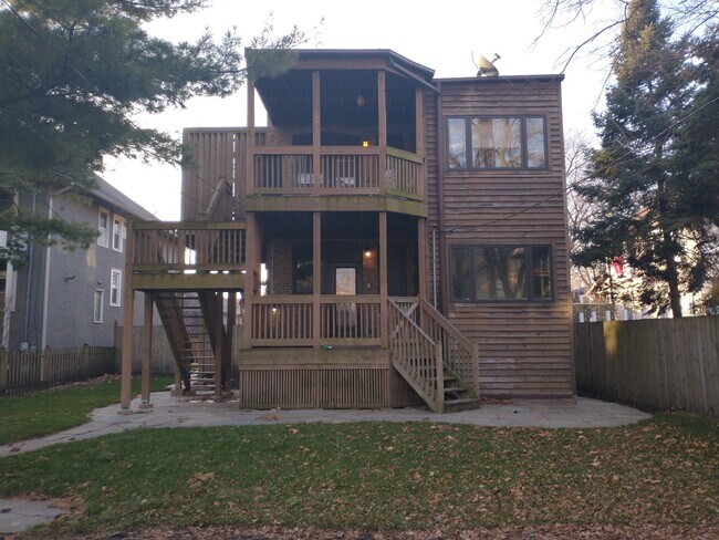 Building Photo - 7319 N Bell Ave