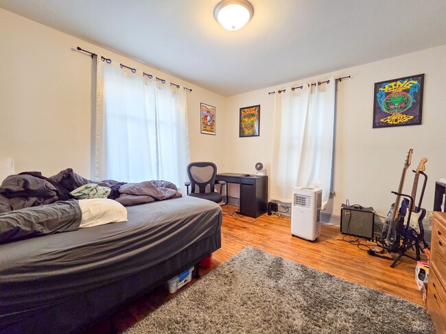 Building Photo - 1113 Drake St