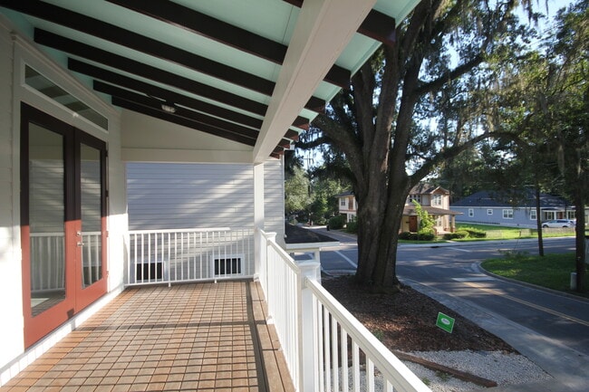 Primary Photo - Luxury 4 Bed / 4 Bath Bungalow Cottage -- ...