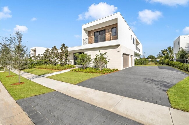 Building Photo - 16699 Botaniko Dr N