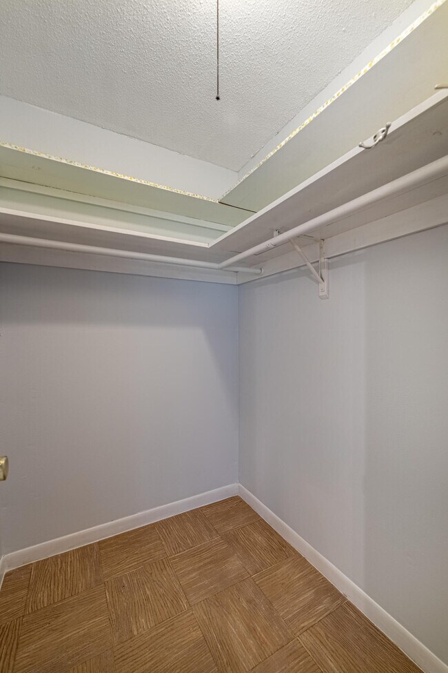 Building Photo - 180 High Point Terrace E