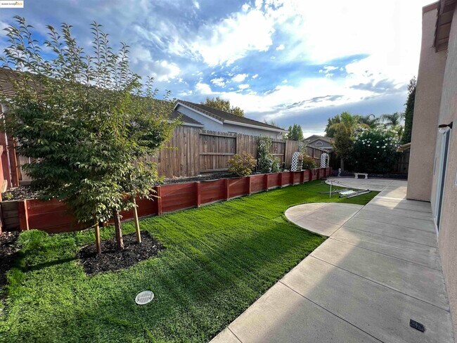 Building Photo - 1511 Coventry Dr