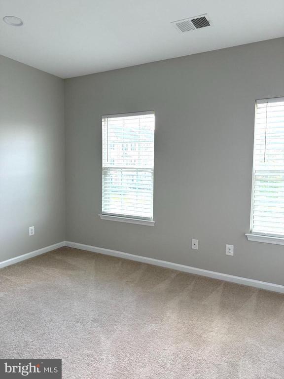 Building Photo - 139 Streamview Dr