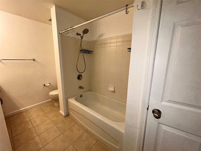 Building Photo - 533 NE 3rd Ave