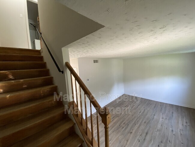 Building Photo - 200 Brighton Sq