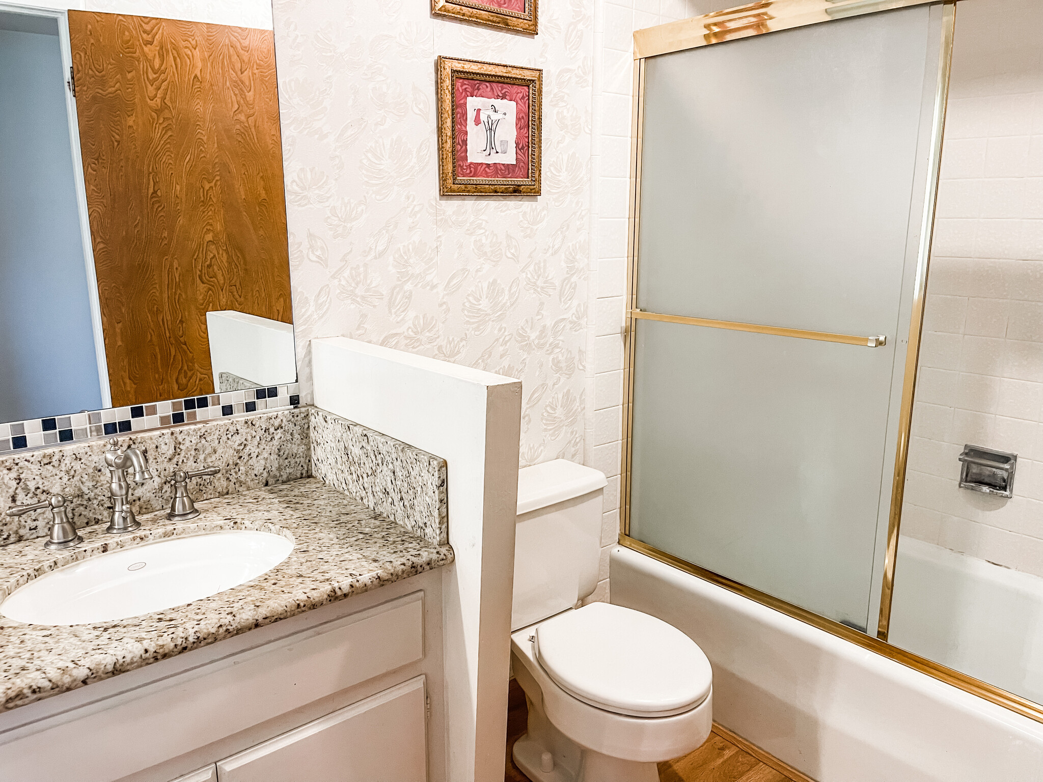 Hall Full Bathroom - 4706 Oak Twig Way