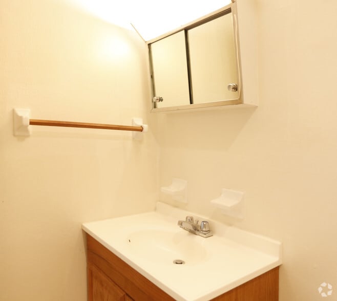1BR/1BA -680SF - Cleary Pointe Apartments