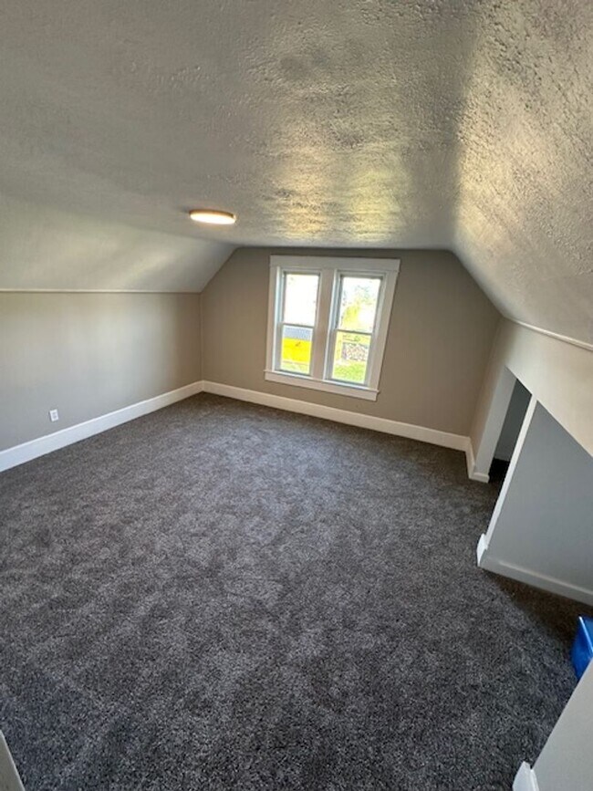 Building Photo - Spacious & Fully Renovated 3-Bedroom Home Near Downtown Hartville, OH