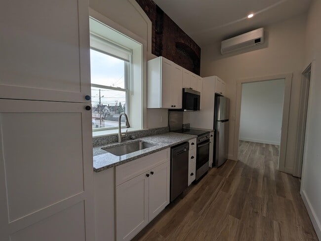 Building Photo - 22 S Main St