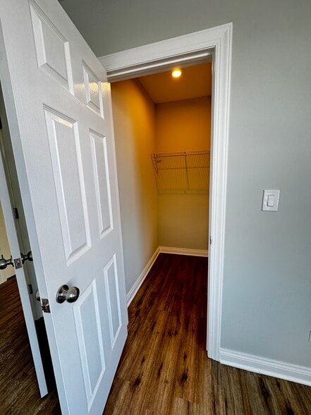 Building Photo - 6807 S Paulina St