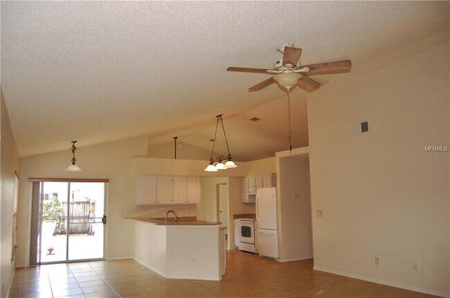 Building Photo - 2832 Oak Shore Rd