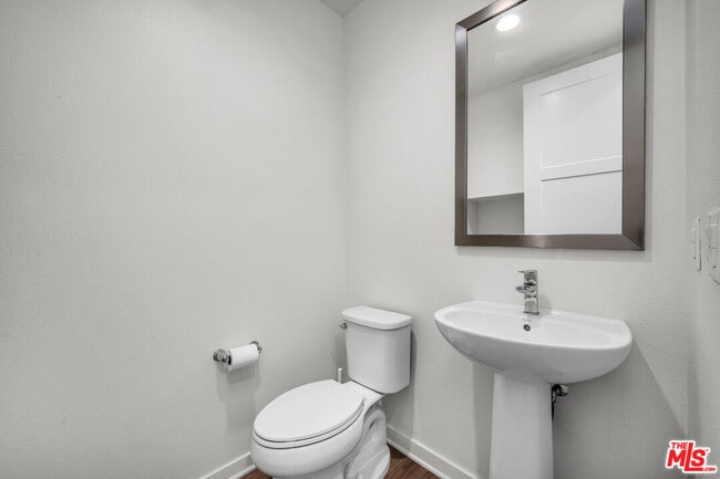 Building Photo - 5605 E Alloway Ct