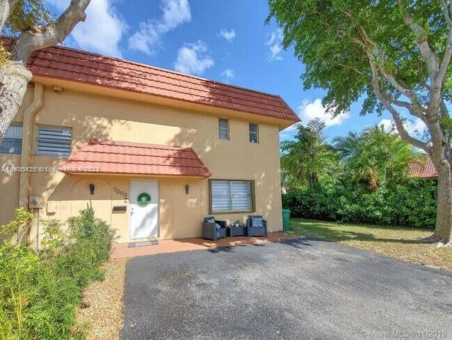 Primary Photo - 7000 NW 169th St