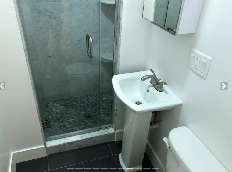 Building Photo - 22 Phillips St