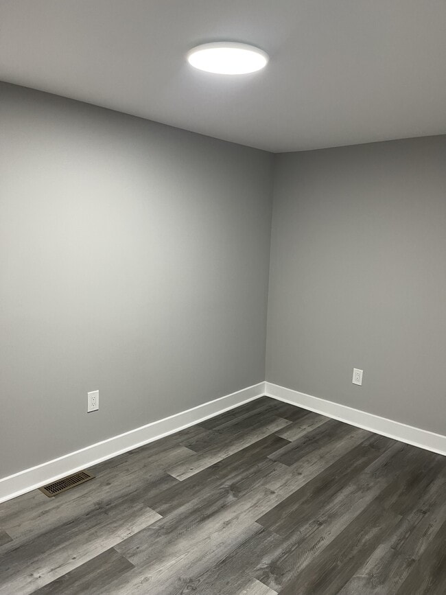 Building Photo - 3030 W 2nd St