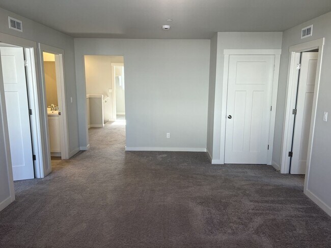 Building Photo - Beautiful Beaverton 4 Bedroom Home with Open Floor Plan, Deck & Upstairs Bonus Room