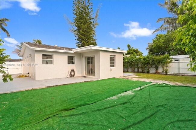 Building Photo - 4151 SW 56th Ave