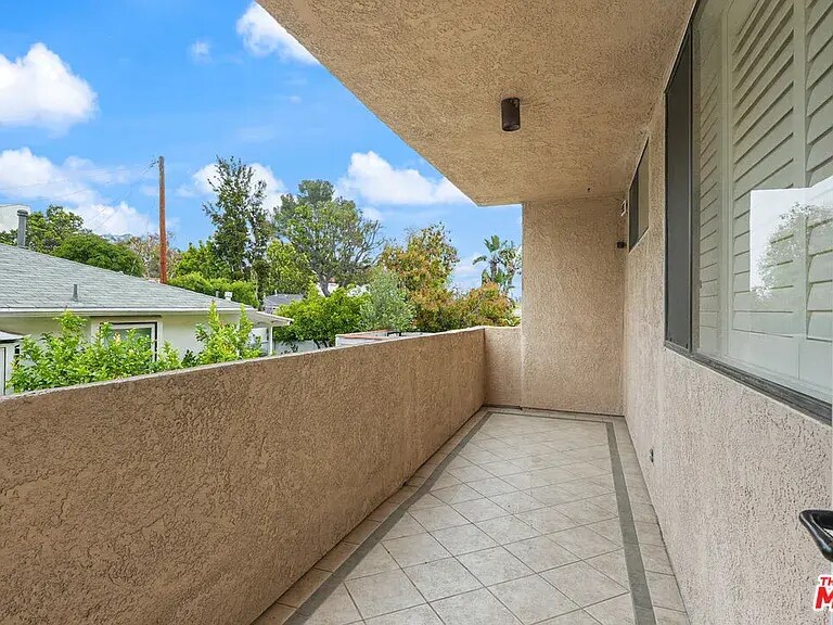 Building Photo - 930 N Wetherly Dr