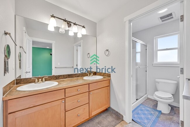 Building Photo - 3 BED & 2.5 BATH  FOR RENT