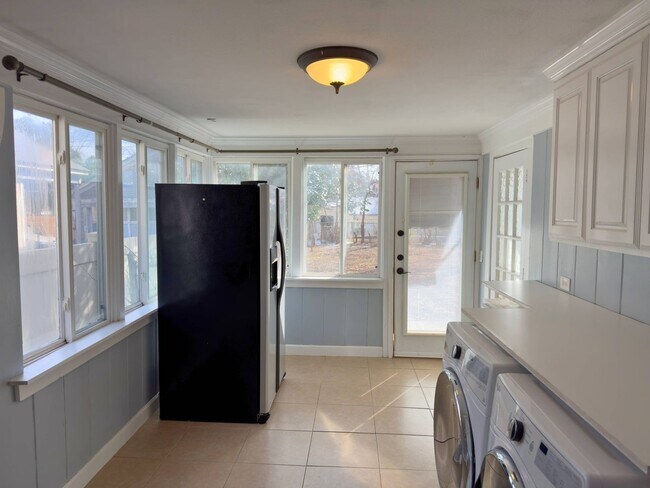 Building Photo - Adorable 3 bed 2 bath home in Brook Village!