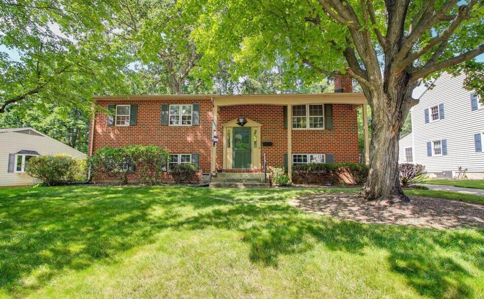 Building Photo - 1405 Pleasant Valley Dr