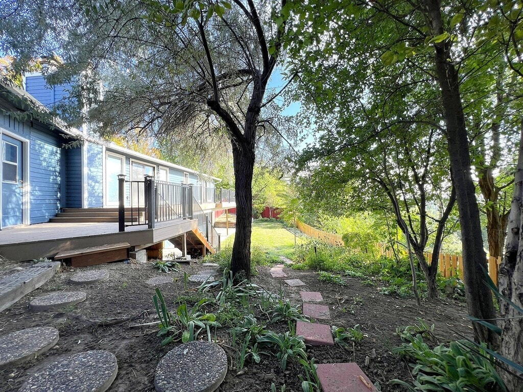 Building Photo - 2909 N Hillway Dr