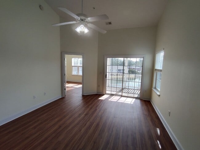 Building Photo - MOVE IN READY! 3rd Floor Condo with BEAUTIFUL Pond View! Central Location!