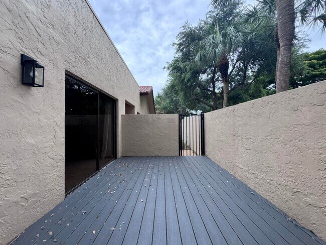 Building Photo - 6876 Palmar Ct