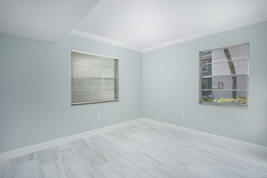 Building Photo - 1120 Little Neck Ct