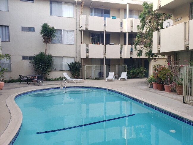 Building Photo - Jacaranda Apartments