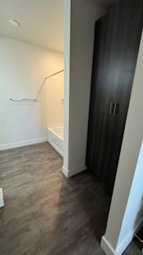 Building Photo - 1 bed 1 bath condo in downtown SLC