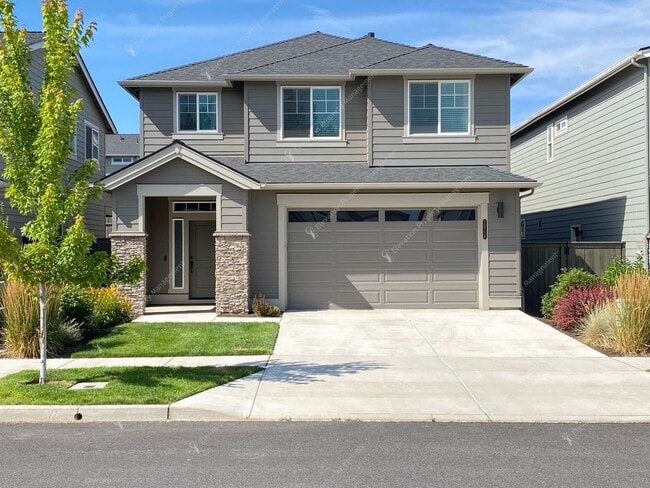 Building Photo - Bright & Spacious SE Bend Retreat with Vau...