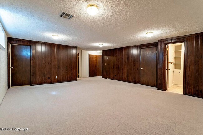Building Photo - 909 Indian Hills Dr