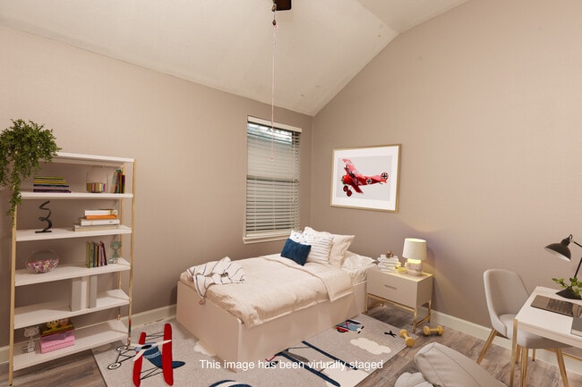 Building Photo - 2109 Hanakoa Falls Dr