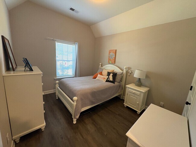 Building Photo - 3384 Shandy Rd