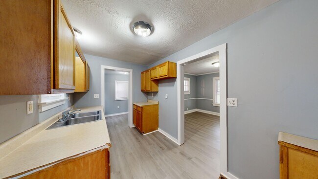 Building Photo - 2 Bedroom on a Corner Lot