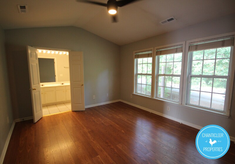Building Photo - 5542 Red Robin Rd