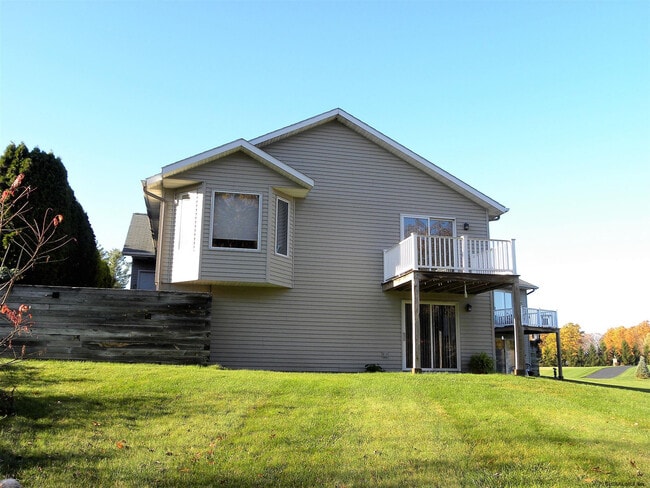 Building Photo - 7 Pineview Ct