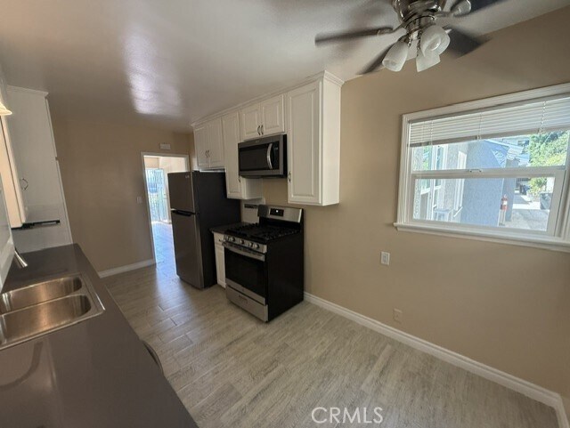 Building Photo - 1002 N Glenoaks Blvd