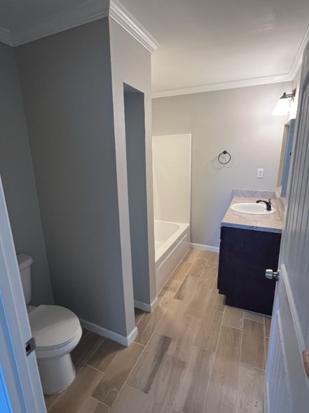 Building Photo - 94 Barton Pl