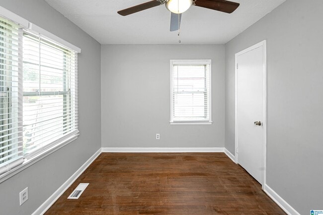 Building Photo - 328 Beta St