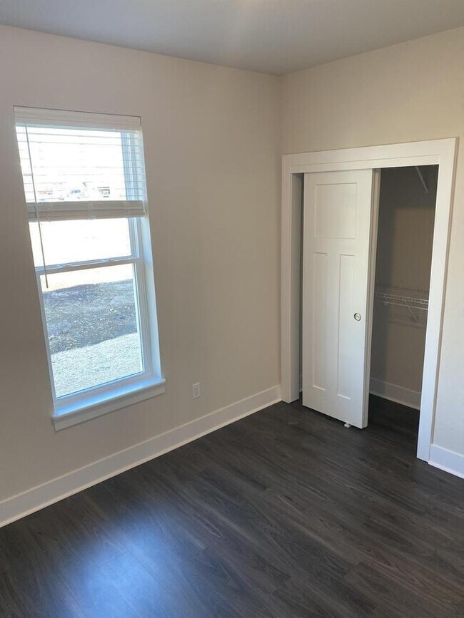 Building Photo - W218N16046 Tiger Lily Dr