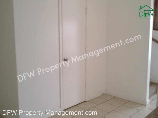 Building Photo - 2 br, 1.5 bath Apartment - Walnut Apartmen...