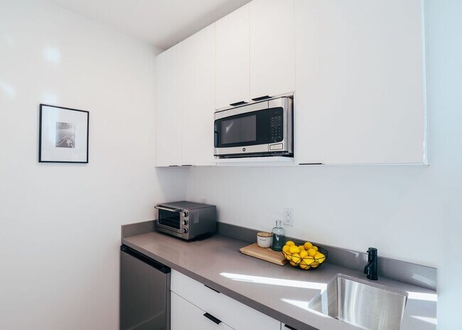 Building Photo - 1058 18th St