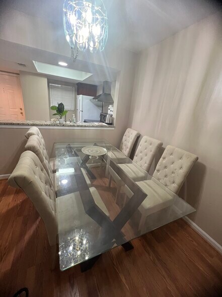 Building Photo - 700 Windsong Cir