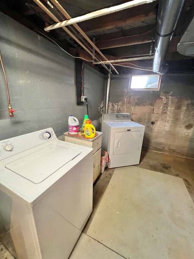 Building Photo - 42 Folly Rd