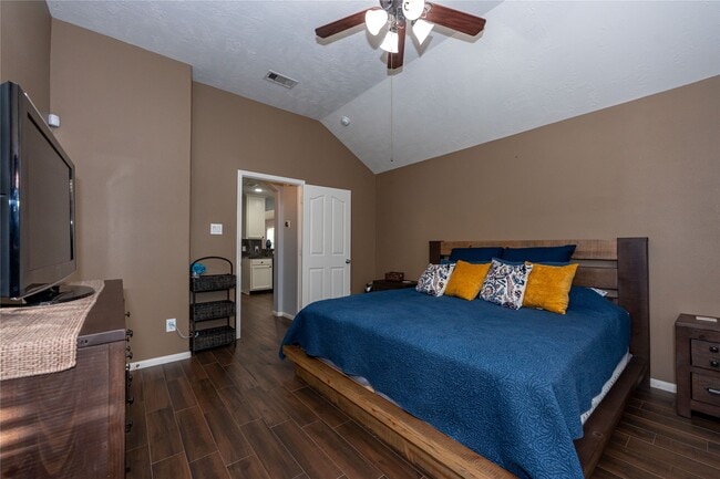 Building Photo - 10706 Plum Dale Way