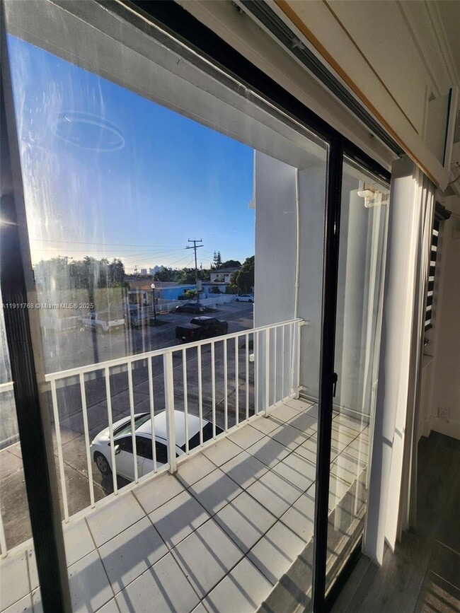 Building Photo - 2101 Normandy Dr