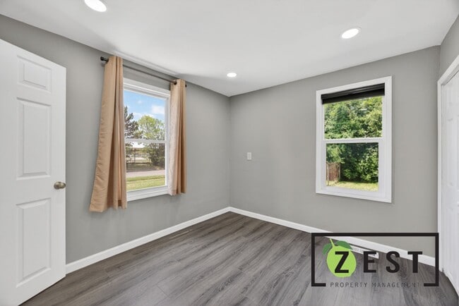 Building Photo - Beautiful Updated 4 Bed 1.5Bath Colonial **Open House Sunday June 21st from 1pm to 2pm**